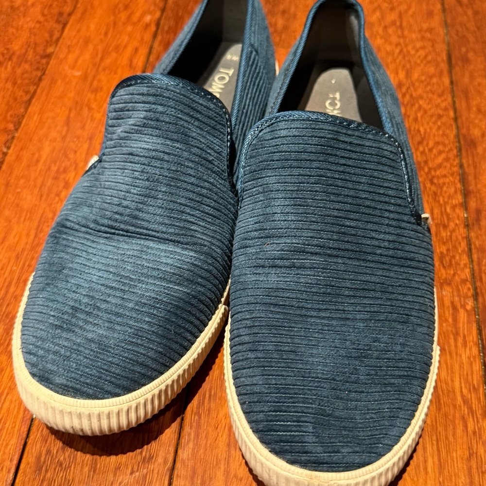 TOMS Women Blue Slip-On Shoes - Size 8
